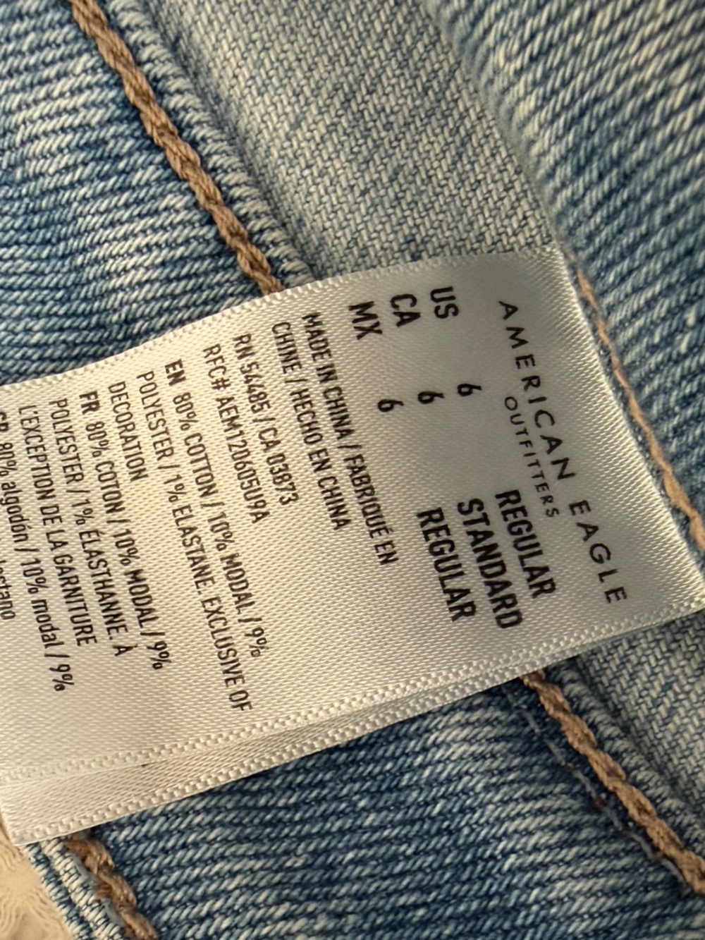 American Eagle Light Wash mom Ripped Jeans - Picture 4 of 4